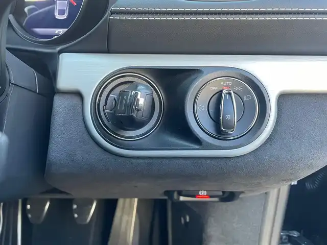 ポルシェ ７１８ケイマン GT4 東京都 2021(令3)年 0.8万km 黒 ６速MT/ワンオーナー/純正ナビ/・BT/CD/DVD/SD/BT/ラジオ/リアビューカメラ/ビルトインETC2.0/LEDヘッドライト/オートエアコン/クロノパッケージ/シートヒーター/電動AOUT格納機能付ミラー/新車時保証書/取扱説明書