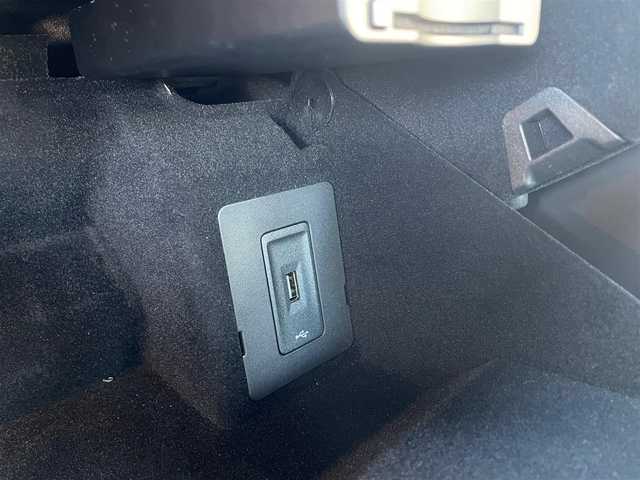 ポルシェ ７１８ケイマン GT4 東京都 2021(令3)年 0.8万km 黒 ６速MT/ワンオーナー/純正ナビ/・BT/CD/DVD/SD/BT/ラジオ/リアビューカメラ/ビルトインETC2.0/LEDヘッドライト/オートエアコン/クロノパッケージ/シートヒーター/電動AOUT格納機能付ミラー/新車時保証書/取扱説明書