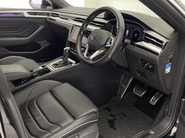 フォルクスワーゲン ＶＷ アルテオン SB TSI 4モーション Rライン 宮崎県 2022(令4)年 2.2万km 黒 電動パノラマスライディングルーフ/harman/kardonサウンドシステム/プリクラシュブレーキシステム/レーンアシスト/サイドアシスト/リヤクロストラフィックアラート/レーダークルーズコントロール/コーナーセンサー/オートマチックハイビーム/純正ナビ/全周囲カメラ/黒レザーシート/パワーシート/シートヒーター/パドルシフト/LEDヘッドライト/ビルトインETC2.0/純正20インチAW/スマートキー×２/保証書/取扱説明書