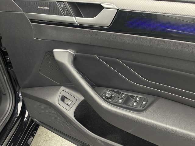 フォルクスワーゲン ＶＷ アルテオン SB TSI 4モーション Rライン 宮崎県 2022(令4)年 2.2万km 黒 電動パノラマスライディングルーフ/harman/kardonサウンドシステム/プリクラシュブレーキシステム/レーンアシスト/サイドアシスト/リヤクロストラフィックアラート/レーダークルーズコントロール/コーナーセンサー/オートマチックハイビーム/純正ナビ/全周囲カメラ/黒レザーシート/パワーシート/シートヒーター/パドルシフト/LEDヘッドライト/ビルトインETC2.0/純正20インチAW/スマートキー×２/保証書/取扱説明書