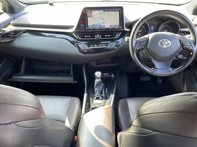 トヨタ Ｃ－ＨＲ G 大阪府 2018(平30)年 6.5万km ブラック/ホワイトパールクリスタルシャイン 2トーン ETC2.0/純正ナビ/ワンセグTV/クルーズコントロール/革巻ステアリング/LEDヘッドライト/バックカメラ/ドラレコ前/ハーフレザーシート/AUTOエアコン
