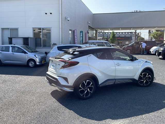 トヨタ Ｃ－ＨＲ G 大阪府 2018(平30)年 6.5万km ブラック/ホワイトパールクリスタルシャイン 2トーン ETC2.0/純正ナビ/ワンセグTV/クルーズコントロール/革巻ステアリング/LEDヘッドライト/バックカメラ/ドラレコ前/ハーフレザーシート/AUTOエアコン