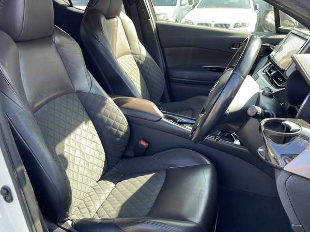トヨタ Ｃ－ＨＲ G 大阪府 2018(平30)年 6.5万km ブラック/ホワイトパールクリスタルシャイン 2トーン ETC2.0/純正ナビ/ワンセグTV/クルーズコントロール/革巻ステアリング/LEDヘッドライト/バックカメラ/ドラレコ前/ハーフレザーシート/AUTOエアコン
