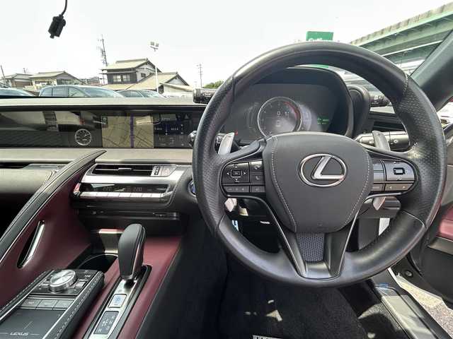 レクサス ＬＣ 500h Lパッケージ 愛知県 2017(平29)年 5.6万km ホワイトノーヴァガラスフレーク スマートキー/プッシュスタート/ガラスルーフ/TRDスポイラー（フロント、トランク）/TRDサイドスカート/純正ナビ/（CD/DVD/FM/AM/BT）/バックカメラ/ビルトインETC/純正21インチAW/レクサスセーフティシステム＋/レーダークルーズコントロール/ブラインドスポットモニター/ヘッドアップディスプレイ/レザーシート/前席パワーシート（D席メモリー付き）/前席シートヒーター/エアシート/純正フロアマット/取説、保証書/スペアキー