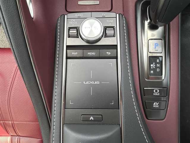 レクサス ＬＣ 500h Lパッケージ 愛知県 2017(平29)年 5.6万km ホワイトノーヴァガラスフレーク スマートキー/プッシュスタート/ガラスルーフ/TRDスポイラー（フロント、トランク）/TRDサイドスカート/純正ナビ/（CD/DVD/FM/AM/BT）/バックカメラ/ビルトインETC/純正21インチAW/レクサスセーフティシステム＋/レーダークルーズコントロール/ブラインドスポットモニター/ヘッドアップディスプレイ/レザーシート/前席パワーシート（D席メモリー付き）/前席シートヒーター/エアシート/純正フロアマット/取説、保証書/スペアキー