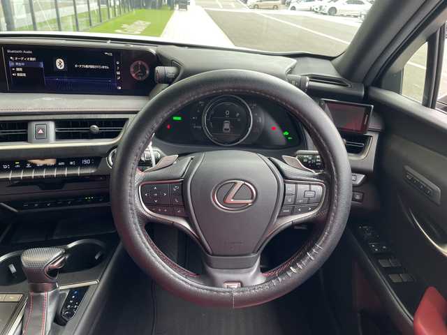 レクサス ＵＸ 250h Fスポーツ 愛知県 2018(平30)年 6.2万km ホワイトノーヴァガラスフレーク 純正10型ナビ/サンルーフ/三眼LEDヘッドライト/全方位カメラ/レーダークルーズコントロール/シートヒーター/エアシート/バックカメラ/パワーシート/ヘッドアップディスプレイ/コーナーセンサー/純正アルミホイール/ルーフレール/ETC2.0/ブラインドスポットモニター/パドルシフト/ステアリングヒーター/オートマチックハイビーム/ドライブレコーダー/衝突軽減システム/フルセグ/CD DVD/Bluetooth/ステアリングスイッチ/スマートキー/プッシュスタート