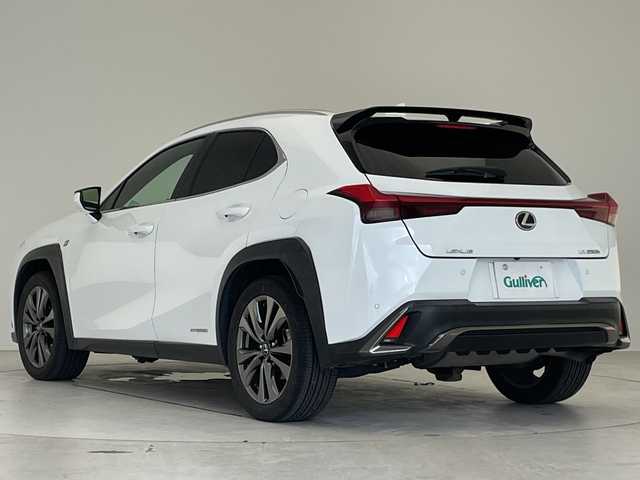 レクサス ＵＸ 250h Fスポーツ 愛知県 2018(平30)年 6.2万km ホワイトノーヴァガラスフレーク 純正10型ナビ/サンルーフ/三眼LEDヘッドライト/全方位カメラ/レーダークルーズコントロール/シートヒーター/エアシート/バックカメラ/パワーシート/ヘッドアップディスプレイ/コーナーセンサー/純正アルミホイール/ルーフレール/ETC2.0/ブラインドスポットモニター/パドルシフト/ステアリングヒーター/オートマチックハイビーム/ドライブレコーダー/衝突軽減システム/フルセグ/CD DVD/Bluetooth/ステアリングスイッチ/スマートキー/プッシュスタート