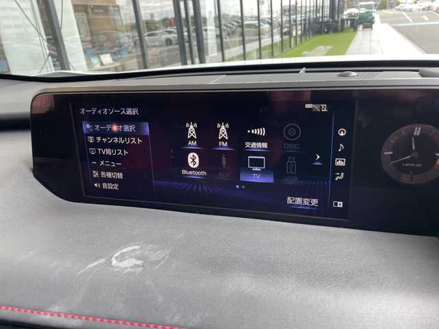 レクサス ＵＸ 250h Fスポーツ 愛知県 2018(平30)年 6.2万km ホワイトノーヴァガラスフレーク 純正10型ナビ/サンルーフ/三眼LEDヘッドライト/全方位カメラ/レーダークルーズコントロール/シートヒーター/エアシート/バックカメラ/パワーシート/ヘッドアップディスプレイ/コーナーセンサー/純正アルミホイール/ルーフレール/ETC2.0/ブラインドスポットモニター/パドルシフト/ステアリングヒーター/オートマチックハイビーム/ドライブレコーダー/衝突軽減システム/フルセグ/CD DVD/Bluetooth/ステアリングスイッチ/スマートキー/プッシュスタート
