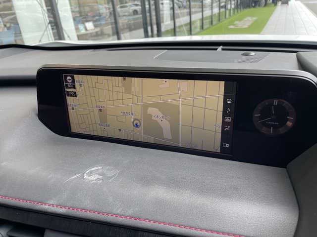 レクサス ＵＸ 250h Fスポーツ 愛知県 2018(平30)年 6.2万km ホワイトノーヴァガラスフレーク 純正10型ナビ/サンルーフ/三眼LEDヘッドライト/全方位カメラ/レーダークルーズコントロール/シートヒーター/エアシート/バックカメラ/パワーシート/ヘッドアップディスプレイ/コーナーセンサー/純正アルミホイール/ルーフレール/ETC2.0/ブラインドスポットモニター/パドルシフト/ステアリングヒーター/オートマチックハイビーム/ドライブレコーダー/衝突軽減システム/フルセグ/CD DVD/Bluetooth/ステアリングスイッチ/スマートキー/プッシュスタート