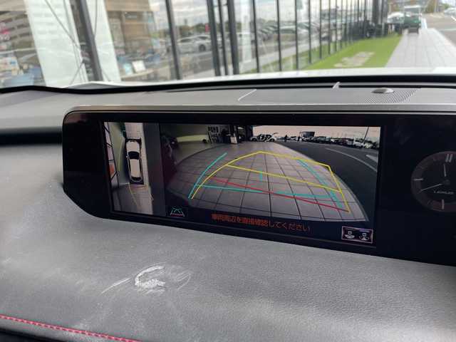 レクサス ＵＸ 250h Fスポーツ 愛知県 2018(平30)年 6.2万km ホワイトノーヴァガラスフレーク 純正10型ナビ/サンルーフ/三眼LEDヘッドライト/全方位カメラ/レーダークルーズコントロール/シートヒーター/エアシート/バックカメラ/パワーシート/ヘッドアップディスプレイ/コーナーセンサー/純正アルミホイール/ルーフレール/ETC2.0/ブラインドスポットモニター/パドルシフト/ステアリングヒーター/オートマチックハイビーム/ドライブレコーダー/衝突軽減システム/フルセグ/CD DVD/Bluetooth/ステアリングスイッチ/スマートキー/プッシュスタート