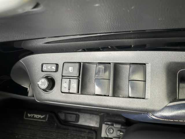 トヨタ アクア Z 三重県 2022(令4)年 8万km ブラックマイカ 純正10.5インチコネクテッドナビ/アップルカープレイ/アンドロイドオート/全周囲カメラ/バックカメラ/BSM/純正ビルトインETC2.0/スペアキー/コーナーセンサー/AC100V/ドライブレコーダー/ステアリングヒーター/シートヒーター/パワーシート/USB.タイプC給電/追従レーダークルーズコントロール/レーンキープアシスト/LEDヘッドライト/電動格納ミラー/SOSコール/禁煙車