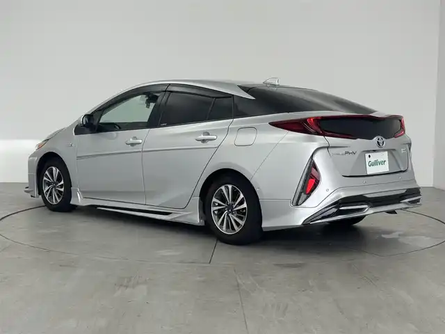 トヨタ プリウス ＰＨＶ Sナビパケ・セーフティプラス 愛知県 2018(平30)年 7.6万km シルバーM モデリスタフルエアロ/モデリスタアルミホイール/純正9インチナビ/・Bluetooth/フルセグTV/CD/DVD/バックカメラ/ビルドインETC/ドライブレコーダー/トヨタセーフティセンス/・衝突被害軽減システム/・レーンキープアシスト/・コーナーセンサー/・オートマチックハイビーム/レーダークルーズコントロール/・オートLEDヘッドライトライト/・LEDフォグランプ/シートヒーター/ステアリングヒーター/AC100V/プッシュスタート/・スマートキー