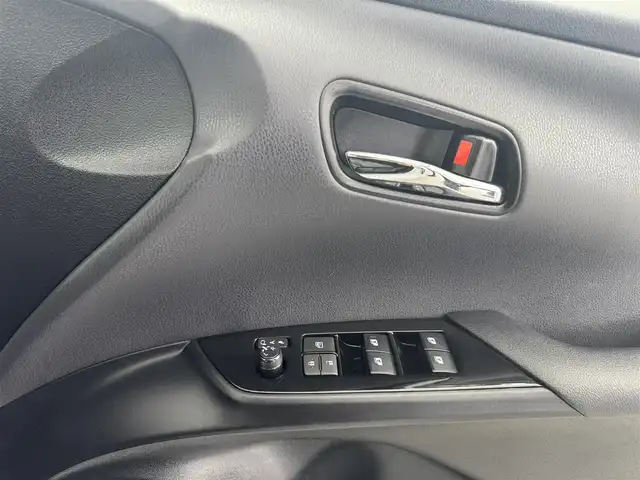 トヨタ プリウス ＰＨＶ Sナビパケ・セーフティプラス 愛知県 2018(平30)年 7.6万km シルバーM モデリスタフルエアロ/モデリスタアルミホイール/純正9インチナビ/・Bluetooth/フルセグTV/CD/DVD/バックカメラ/ビルドインETC/ドライブレコーダー/トヨタセーフティセンス/・衝突被害軽減システム/・レーンキープアシスト/・コーナーセンサー/・オートマチックハイビーム/レーダークルーズコントロール/・オートLEDヘッドライトライト/・LEDフォグランプ/シートヒーター/ステアリングヒーター/AC100V/プッシュスタート/・スマートキー
