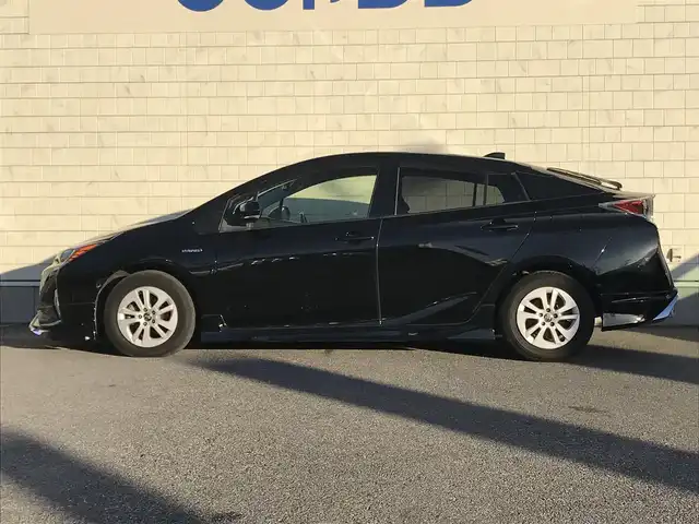 トヨタ プリウス Sセーフティプラス 栃木県 2017(平29)年 13.3万km アティチュードブラックマイカ (株)IDOMが運営する【じしゃロン小山店】の自社ローン対象車両になります。こちらは現金ご利用時の価格です。/自社ローンご希望の方は別途その旨お申付け下さい。//禁煙車/純正フルセグナビ/（CD/DVD/AM/FMラジオ）/(Bluetooth)/スマートキー/プッシュスタート/バックカメラ/ＥＴＣ/プリクラッシュセーフィ/レーンキープアシスト/車線逸脱警報/レーダークルーズコントロール/１００Ｖコンセント充電/ドライブレコーダー/ヘッドアップディスプレイ/ステアリングリモコン/電動格納ドアミラー/パワーウインドウ/オートライト/オートマチックハイビーム/自動防眩ミラー