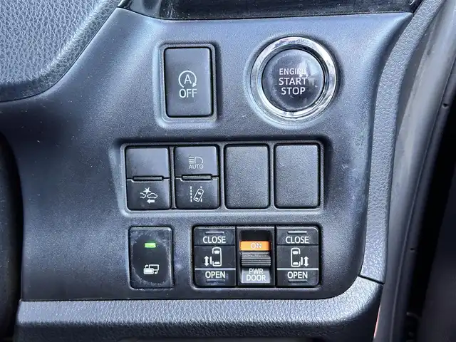 トヨタ ヴォクシー ZS 煌Ⅲ 宮城県 2021(令3)年 7.1万km イナズマスパーキングブラックガラスフレーク セーフティセンス/・プリクラッシュセーフティ/・レーンディパーチャーアラート/・オートマチックハイビーム/クリアランスソナー/パーキングサポートブレーキ/純正12インチフリップダウンモニター（V12T-R68C）/純正10インチナビ（NSZN-Z68T）/・CD/DVD/・Bluetooth/・フルセグTV/バックカメラ/ビルトインETC/両側電動スライドドア/ハーフレザーシート/革巻きステアリング/ステアリングスイッチ/LEDヘッドランプ/フォグランプ/オートライト/スマートキー＆プッシュスタート/電動格納ミラー/純正16インチAW/純正フロアマット/純正ドアバイザー/Wエアバッグ