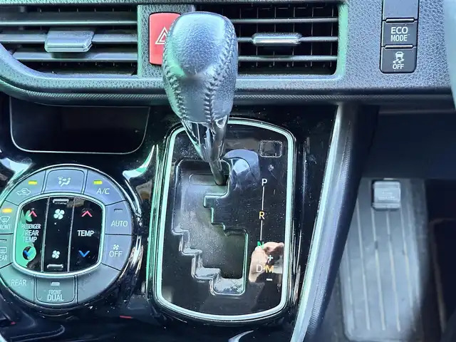 トヨタ ヴォクシー ZS 煌Ⅲ 宮城県 2021(令3)年 7.1万km イナズマスパーキングブラックガラスフレーク セーフティセンス/・プリクラッシュセーフティ/・レーンディパーチャーアラート/・オートマチックハイビーム/クリアランスソナー/パーキングサポートブレーキ/純正12インチフリップダウンモニター（V12T-R68C）/純正10インチナビ（NSZN-Z68T）/・CD/DVD/・Bluetooth/・フルセグTV/バックカメラ/ビルトインETC/両側電動スライドドア/ハーフレザーシート/革巻きステアリング/ステアリングスイッチ/LEDヘッドランプ/フォグランプ/オートライト/スマートキー＆プッシュスタート/電動格納ミラー/純正16インチAW/純正フロアマット/純正ドアバイザー/Wエアバッグ