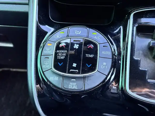 トヨタ ヴォクシー ZS 煌Ⅲ 宮城県 2021(令3)年 7.1万km イナズマスパーキングブラックガラスフレーク セーフティセンス/・プリクラッシュセーフティ/・レーンディパーチャーアラート/・オートマチックハイビーム/クリアランスソナー/パーキングサポートブレーキ/純正12インチフリップダウンモニター（V12T-R68C）/純正10インチナビ（NSZN-Z68T）/・CD/DVD/・Bluetooth/・フルセグTV/バックカメラ/ビルトインETC/両側電動スライドドア/ハーフレザーシート/革巻きステアリング/ステアリングスイッチ/LEDヘッドランプ/フォグランプ/オートライト/スマートキー＆プッシュスタート/電動格納ミラー/純正16インチAW/純正フロアマット/純正ドアバイザー/Wエアバッグ