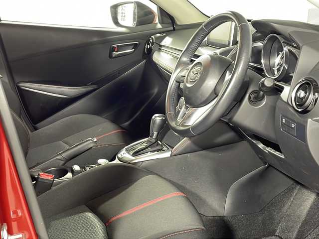 マツダ デミオ 13S ツーリング 福岡県 2016(平28)年 5.1万km ソウルレッドプレミアムメタリック ・Bカメラ/・Bluetooth/・純正ナビ/・15インチ純正ホイール/・前席シートヒーター/・オートライト/・ヘッドアップディスプレイ/・AUX/・CD/DVD/・スマートキー/・スペアキー1本/・プッシュスタート/・フルセグTV