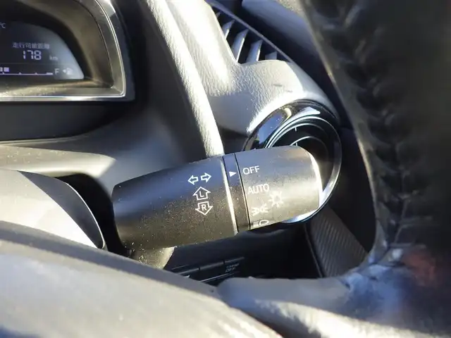 マツダ デミオ 13S ツーリング 千葉県 2016(平28)年 5.1万km ソウルレッドプレミアムメタリック スマートシティブレーキサポート/アクティブ・ドライビング・ディスプレイ/純正SDナビ/地デジTV/【DVD/CD再生機能　Bluetooth接続】/バックカメラ/前席シートヒーター/革巻きステアリング/ETC/LEDヘッドライト/ウインカーミラー/純正15インチアルミホイル/サイド/カーテンエアバッグ/アドバンストキーレスエントリー