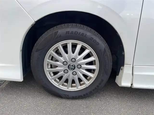 トヨタ ヴォクシー ハイブリッド V 宮城県 2015(平27)年 12.3万km ホワイトパールクリスタルシャイン (株)IDOMが運営する【じしゃロン仙台店】の自社ローン専用車両になりますこちらは現金またはオートローンご利用時の価格です。自社ローンご希望の方は別途その旨お申付け下さい/両側パワースライドドア/SDナビ/フリップダウンモニター/フルセグ/Bluetooth/Blu-ray/CD/DVD/バックカメラ/ドラレコ/ビルトインETC/Qi充電/シートヒーター/クルコン