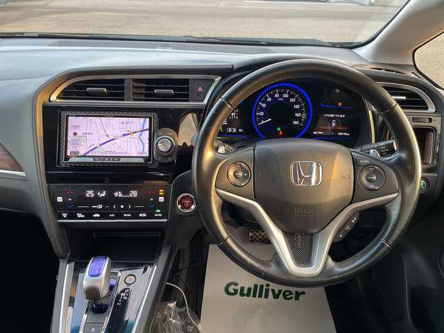 ホンダ シャトル ハイブリッド Z 石川県 2017(平29)年 8万km ミッドナイトブルービームM 社外メモリーナビ　フルセグＴＶ　バックカメラ　ＬＥＤヘッドライト　ＥＴＣ　ハーフレザーシート　シートヒーター　スマートキー　プッシュスタート　電動ミラー　フロアマット