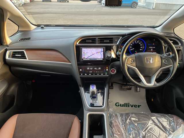 ホンダ シャトル ハイブリッド Z 石川県 2017(平29)年 8万km ミッドナイトブルービームM 社外メモリーナビ　フルセグＴＶ　バックカメラ　ＬＥＤヘッドライト　ＥＴＣ　ハーフレザーシート　シートヒーター　スマートキー　プッシュスタート　電動ミラー　フロアマット