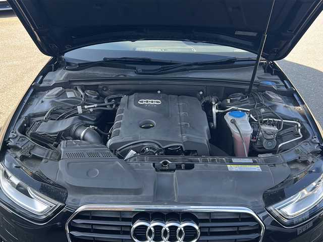 アウディ Ａ４ 2．0 佐賀県 2013(平25)年 6.7万km ファントムブラックパールエフェクト エンジンスタートボタン/保証書/取扱説明書/記録簿/MTモード付AT/アイドリングストップ/スマートキー/スペアキー有/CD再生/ETC/ワンセグTV/バックカメラ/DVD再生/純正ナビ/純正アルミホイール/前席パワーシート/前席シートヒーター/横滑り防止装置/前後コーナーセンサー/盗難防止装置/オートライト/オートマチックハイビーム/LEDライト/レインセンサー/ドライバー疲労警告/スピードオーバー警告/ステアリングスイッチ/革巻ステアリング