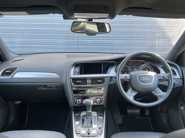 アウディ Ａ４ 2．0 佐賀県 2013(平25)年 6.7万km ファントムブラックパールエフェクト エンジンスタートボタン/保証書/取扱説明書/記録簿/MTモード付AT/アイドリングストップ/スマートキー/スペアキー有/CD再生/ETC/ワンセグTV/バックカメラ/DVD再生/純正ナビ/純正アルミホイール/前席パワーシート/前席シートヒーター/横滑り防止装置/前後コーナーセンサー/盗難防止装置/オートライト/オートマチックハイビーム/LEDライト/レインセンサー/ドライバー疲労警告/スピードオーバー警告/ステアリングスイッチ/革巻ステアリング