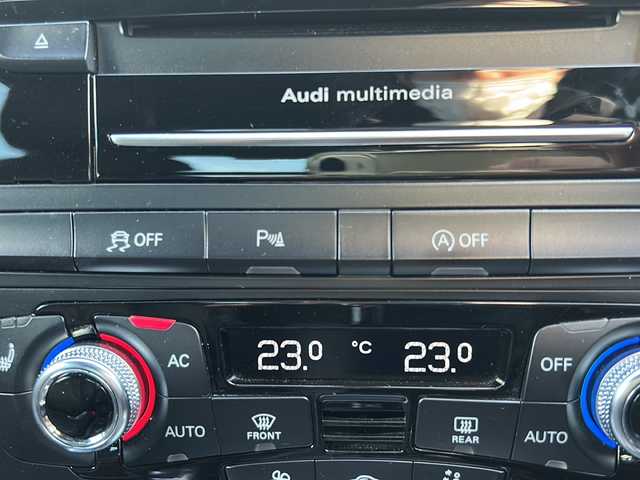 アウディ Ａ４ 2．0 佐賀県 2013(平25)年 6.7万km ファントムブラックパールエフェクト エンジンスタートボタン/保証書/取扱説明書/記録簿/MTモード付AT/アイドリングストップ/スマートキー/スペアキー有/CD再生/ETC/ワンセグTV/バックカメラ/DVD再生/純正ナビ/純正アルミホイール/前席パワーシート/前席シートヒーター/横滑り防止装置/前後コーナーセンサー/盗難防止装置/オートライト/オートマチックハイビーム/LEDライト/レインセンサー/ドライバー疲労警告/スピードオーバー警告/ステアリングスイッチ/革巻ステアリング