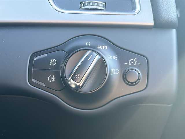 アウディ Ａ４ 2．0 佐賀県 2013(平25)年 6.7万km ファントムブラックパールエフェクト エンジンスタートボタン/保証書/取扱説明書/記録簿/MTモード付AT/アイドリングストップ/スマートキー/スペアキー有/CD再生/ETC/ワンセグTV/バックカメラ/DVD再生/純正ナビ/純正アルミホイール/前席パワーシート/前席シートヒーター/横滑り防止装置/前後コーナーセンサー/盗難防止装置/オートライト/オートマチックハイビーム/LEDライト/レインセンサー/ドライバー疲労警告/スピードオーバー警告/ステアリングスイッチ/革巻ステアリング