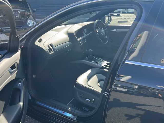 アウディ Ａ４ 2．0 佐賀県 2013(平25)年 6.7万km ファントムブラックパールエフェクト エンジンスタートボタン/保証書/取扱説明書/記録簿/MTモード付AT/アイドリングストップ/スマートキー/スペアキー有/CD再生/ETC/ワンセグTV/バックカメラ/DVD再生/純正ナビ/純正アルミホイール/前席パワーシート/前席シートヒーター/横滑り防止装置/前後コーナーセンサー/盗難防止装置/オートライト/オートマチックハイビーム/LEDライト/レインセンサー/ドライバー疲労警告/スピードオーバー警告/ステアリングスイッチ/革巻ステアリング