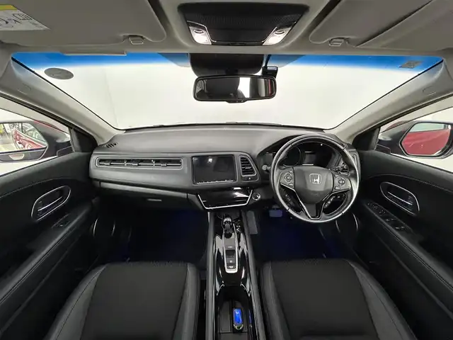 ホンダ ヴェゼル ハイブリッド Z ホンダセンシング 道央・札幌 2018(平30)年 7.9万km プレミアムクリスタルレッドM ・４WD/・寒冷地仕様/・純正メモリナビ/　BT／CD／DVD／SD／iPod／USB／フルセグ/・純正前方ドライブレコーダー/・純正ビルトインETC/・バックカメラ/・レーダークルーズコントロール/・衝突軽減ブレーキ/・レーンキープアシスト/・横滑り防止/・前席シートヒーター/・LEDヘッドライト/・オートライト/・プッシュスタート/・スマートキー×2/・純正エンジンスターター/・パドルシフト/・純正フロアマット/・純正サマー17インチAW/・社外スタッドレス積込（215／60／R16）/・取扱説明書