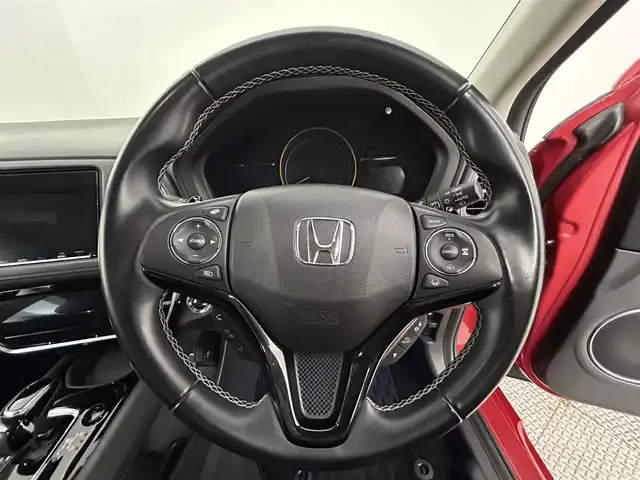 ホンダ ヴェゼル ハイブリッド Z ホンダセンシング 道央・札幌 2018(平30)年 7.9万km プレミアムクリスタルレッドM ・４WD/・寒冷地仕様/・純正メモリナビ/　BT／CD／DVD／SD／iPod／USB／フルセグ/・純正前方ドライブレコーダー/・純正ビルトインETC/・バックカメラ/・レーダークルーズコントロール/・衝突軽減ブレーキ/・レーンキープアシスト/・横滑り防止/・前席シートヒーター/・LEDヘッドライト/・オートライト/・プッシュスタート/・スマートキー×2/・純正エンジンスターター/・パドルシフト/・純正フロアマット/・純正サマー17インチAW/・社外スタッドレス積込（215／60／R16）/・取扱説明書