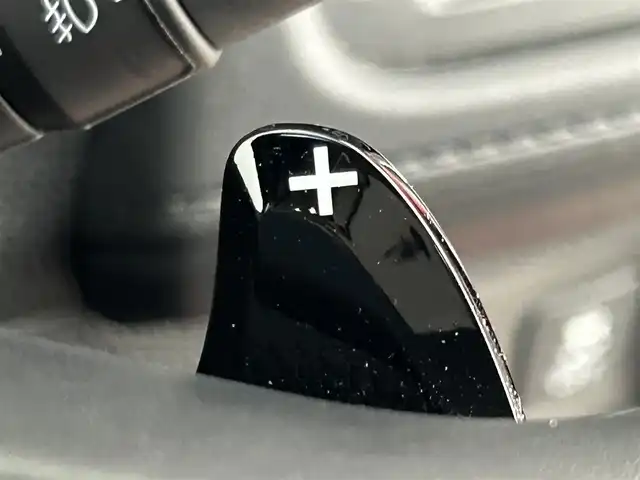 ホンダ ヴェゼル ハイブリッド Z ホンダセンシング 道央・札幌 2018(平30)年 7.9万km プレミアムクリスタルレッドM ・４WD/・寒冷地仕様/・純正メモリナビ/　BT／CD／DVD／SD／iPod／USB／フルセグ/・純正前方ドライブレコーダー/・純正ビルトインETC/・バックカメラ/・レーダークルーズコントロール/・衝突軽減ブレーキ/・レーンキープアシスト/・横滑り防止/・前席シートヒーター/・LEDヘッドライト/・オートライト/・プッシュスタート/・スマートキー×2/・純正エンジンスターター/・パドルシフト/・純正フロアマット/・純正サマー17インチAW/・社外スタッドレス積込（215／60／R16）/・取扱説明書