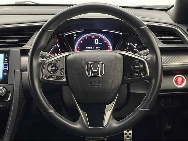 ホンダ シビック ハッチバック 宮崎県 2019(令1)年 1.3万km ホワイトオーキッドパール 禁煙車/ホンダセンシング/純正ナビTV/（VXM-204VFi/CD/DVD/Bluetooth/フルセグTV)/純正バックカメラ/純正ビルトインETC/純正ドライブレコーダー/純正18インチアルミ/純正エアロ/純正ルーフエンドスポイラー/純正フロアマット/アダプティブクルーズコントロール/レーンディパーチャーアラート/クリアランスソナー/電子パーキング/ブレーキホールド/前席シートヒーター/オートエアコン/本革巻ハンドル/パドルシフト/スマートキー/プッシュエンジンスタート