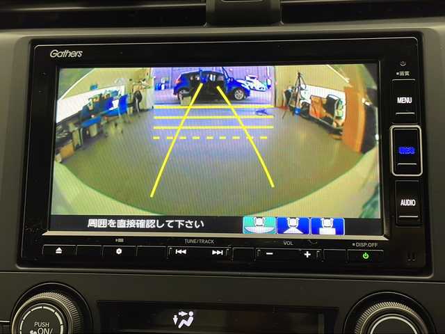 ホンダ シビック ハッチバック 宮崎県 2019(令1)年 1.3万km ホワイトオーキッドパール 禁煙車/ホンダセンシング/純正ナビTV/（VXM-204VFi/CD/DVD/Bluetooth/フルセグTV)/純正バックカメラ/純正ビルトインETC/純正ドライブレコーダー/純正18インチアルミ/純正エアロ/純正ルーフエンドスポイラー/純正フロアマット/アダプティブクルーズコントロール/レーンディパーチャーアラート/クリアランスソナー/電子パーキング/ブレーキホールド/前席シートヒーター/オートエアコン/本革巻ハンドル/パドルシフト/スマートキー/プッシュエンジンスタート