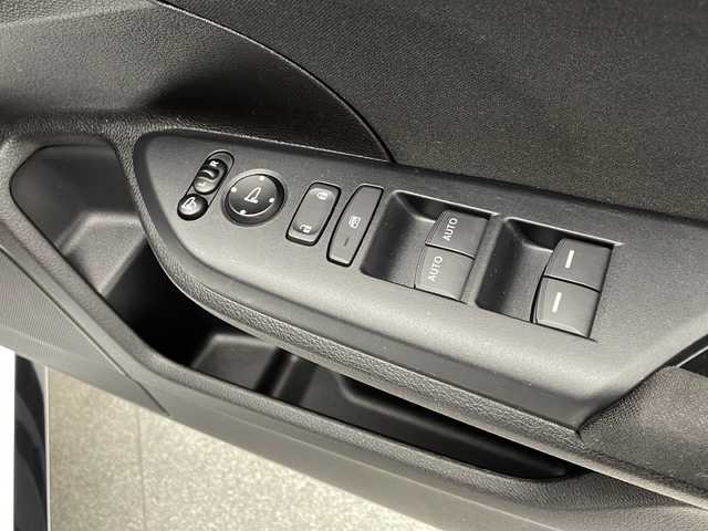 ホンダ シビック ハッチバック 宮崎県 2019(令1)年 1.3万km ホワイトオーキッドパール 禁煙車/ホンダセンシング/純正ナビTV/（VXM-204VFi/CD/DVD/Bluetooth/フルセグTV)/純正バックカメラ/純正ビルトインETC/純正ドライブレコーダー/純正18インチアルミ/純正エアロ/純正ルーフエンドスポイラー/純正フロアマット/アダプティブクルーズコントロール/レーンディパーチャーアラート/クリアランスソナー/電子パーキング/ブレーキホールド/前席シートヒーター/オートエアコン/本革巻ハンドル/パドルシフト/スマートキー/プッシュエンジンスタート