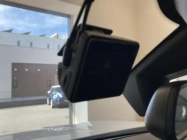 プジョー ２００８ GT 熊本県 2020(令2)年 1.3万km パール バックカメラ/スマートキー/プッシュスタート/Bluetooth/USB/AppleCarPlay/AndroidAuto/ETC/前後ドライブレコーダー/アクティブセーフティブレーキ/トラフィックサインインフォ/疲労検知/パーキングセンサー/アダプティブクルーズコントロール/ハーフレザーシート/LEDヘッドライト/ラバーマット/純正17インチアルミホイール/保証書/取扱説明書