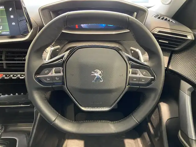 プジョー ２００８ GT 熊本県 2020(令2)年 1.3万km パール バックカメラ/スマートキー/プッシュスタート/Bluetooth/USB/AppleCarPlay/AndroidAuto/ETC/前後ドライブレコーダー/アクティブセーフティブレーキ/トラフィックサインインフォ/疲労検知/パーキングセンサー/アダプティブクルーズコントロール/ハーフレザーシート/LEDヘッドライト/ラバーマット/純正17インチアルミホイール/保証書/取扱説明書