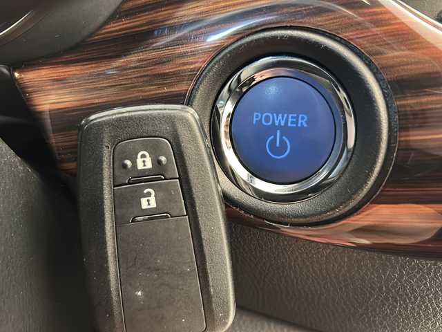 トヨタ Ｃ－ＨＲ G モード ネロ セーフティプラス 岐阜県 2021(令3)年 6.9万km ホワイトパールクリスタルシャイン ワンオーナー/モデリスタエアロ/トヨタセーフティセンス/プリクラッシュセーフティ/レーンキープ/ブラインドスポットモニター/オートマチックハイビーム/レーダークルーズコントロール/ディスプレイオーディオ/全周囲モニター/Bluetooth/ビルトインETC/LEDヘッドライト/フォグライト/前後ドライブレコーダー/電子パーキング