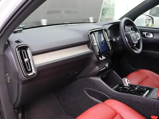 ボルボ ＸＣ４０ T4 AWD インスクリプション 長野県 2019(平31)年 3.7万km パール オキサイドレッドレザー /純正ナビTV /360° /CarPlay /harman/kardon /ACC /LKA /BLIS /衝突軽減B/パークセンサー /パワーシート/ヒーター /パワーバックドア /純正19AW /スマートキー