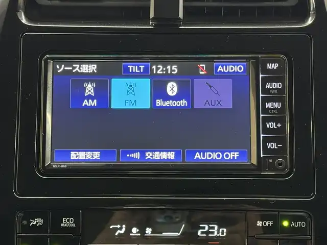 トヨタ プリウス SセーフティプラスⅡ 三重県 2022(令4)年 6.9万km プラチナホワイトパールマイカ ハイブリッド/FF/インパネCVT/純正 7インチナビ NSLN-W68/（AM/FM/AUX/Bluetooth）/バックガイドモニター/社外フルエアロ/ドライブレコーダー 前方/ビルトインETC/Toyota Safety Sense/●プリクラッシュセーフティ/●レーントレーシングアシスト/●レーダークルコン（全車速追従機能付）/●オートハイビーム/●ロードサインアシスト/ブラインドスポットモニター［BSM］/リヤクロストラフィックアラート［RCTA］/・インテリジェントクリアランスソナー［パーキングサポートブレーキ（静止物）］/装備/・オートエアコン/・オートライト/・LEDヘッドランプ/LEDフロントフォグランプ・アクセサリーランプ/オートワイパー（雨滴感応式）/ヒーター付ドアミラー（ウインカーランプ付）/自動防眩インナーミラー/「ナノイー」/・アクセサリーコンセント（2ヶ・AC100V・1500W/非常時給電システム付）/・ステアリングスイッチ/・プッシュスタート/・純正15inAW（ホイールキャップ付）/・保/取/ナビ取/など/…セーフティプラスII特別装備