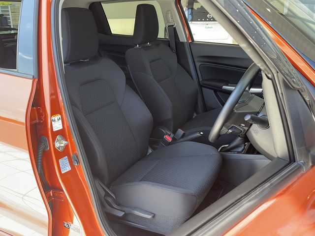 スズキ スイフト HYBRID MG 愛知県 2022(令4)年 2.6万km フレイムオレンジパールメタリック/ブラック2トーンルーフ 衝突軽減システム/SD８型ナビ/レーダークルーズコントロール/シートヒーター/フルセグ/CD/Bluetooth/バックカメラ/コーナーセンサー/純正アルミホイール/LEDヘッドライト/オートマチックハイビーム/ドライブレコーダー/ETC/ステアリングスイッチ/スマートキー/プッシュスタート