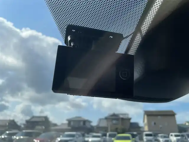 トヨタ アクア G 熊本県 2017(平29)年 6.6万km ライムホワイトパールクリスタルシャイン 純正ナビ/・AM/FM/CD/DVD/BT/・フルセグTV/バックカメラ/トヨタセーフティセンス/・衝突軽減ブレーキ/・レーンキープアシスト/・オートハイビーム/ドライブレコーダー/社外GPSレーダー/ETC/クルーズコントロール/横滑り防止装置/革巻きステアリング/ステアリングスイッチ/ドアバイザー/電動格納ミラー/ウインカーミラー/ヘッドライトレベライザー/純正フロアマット/プッシュスタート/スペアキー