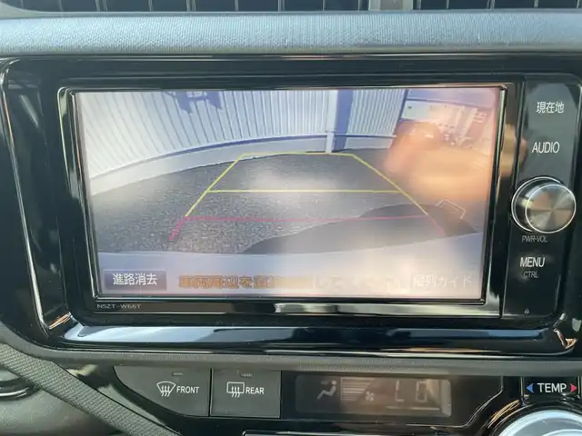 トヨタ アクア G 熊本県 2017(平29)年 6.6万km ライムホワイトパールクリスタルシャイン 純正ナビ/・AM/FM/CD/DVD/BT/・フルセグTV/バックカメラ/トヨタセーフティセンス/・衝突軽減ブレーキ/・レーンキープアシスト/・オートハイビーム/ドライブレコーダー/社外GPSレーダー/ETC/クルーズコントロール/横滑り防止装置/革巻きステアリング/ステアリングスイッチ/ドアバイザー/電動格納ミラー/ウインカーミラー/ヘッドライトレベライザー/純正フロアマット/プッシュスタート/スペアキー