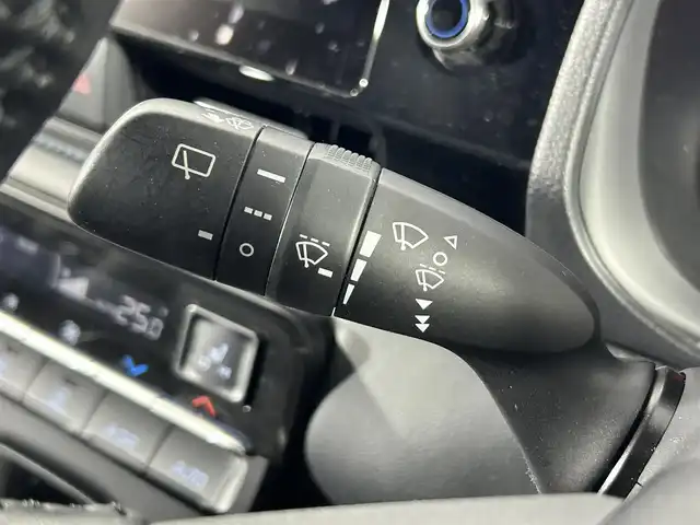 トヨタ ヴォクシー ハイブリッド S－Z 佐賀県 2022(令4)年 6.9万km アティチュードブラックマイカ 純正10.5インチディスプレイオーディオ/コネクティッドナビ対応/ディーラーオプションDVDキット/フルセグＴＶ/Bluetooth/CD/DVD/carplay/純正14インチフリップダウンモニター/シグネチャーイルミグリル/バックカメラ/衝突被害軽減システム/レーダークルーズコントロール/レーンアシスト/ブラインドスポットモニター/パーキングサポートブレーキ/ダウンヒルアシストコントロール/ロードサインアシスト/オートライト/オートマチックハイビーム/LEDヘッドライト/ＬＥＤフォグライト/クリアランスソアー/電動パーキング/ブレーキホールド/両側パワースライドドア/運転席・助手席シートヒーター/後席サンシェード/ハーフレザーシート/純正フロアマット/純正17インチアルミホイール/スマートキー/スペアキー×１