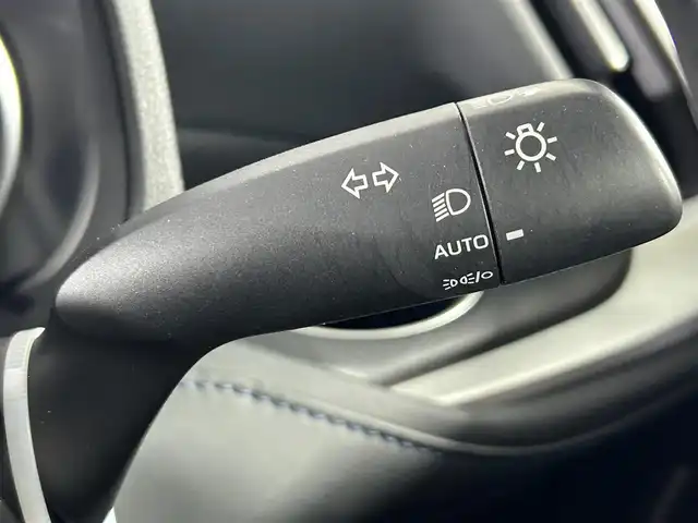 トヨタ ヴォクシー ハイブリッド S－Z 佐賀県 2022(令4)年 6.9万km アティチュードブラックマイカ 純正10.5インチディスプレイオーディオ/コネクティッドナビ対応/ディーラーオプションDVDキット/フルセグＴＶ/Bluetooth/CD/DVD/carplay/純正14インチフリップダウンモニター/シグネチャーイルミグリル/バックカメラ/衝突被害軽減システム/レーダークルーズコントロール/レーンアシスト/ブラインドスポットモニター/パーキングサポートブレーキ/ダウンヒルアシストコントロール/ロードサインアシスト/オートライト/オートマチックハイビーム/LEDヘッドライト/ＬＥＤフォグライト/クリアランスソアー/電動パーキング/ブレーキホールド/両側パワースライドドア/運転席・助手席シートヒーター/後席サンシェード/ハーフレザーシート/純正フロアマット/純正17インチアルミホイール/スマートキー/スペアキー×１