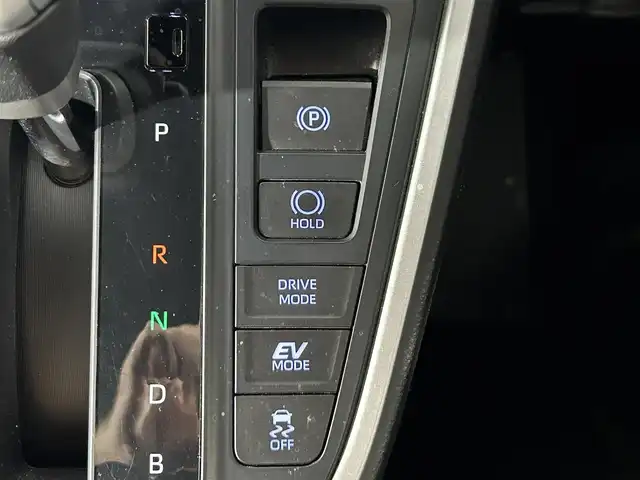 トヨタ ヴォクシー ハイブリッド S－Z 佐賀県 2022(令4)年 6.9万km アティチュードブラックマイカ 純正10.5インチディスプレイオーディオ/コネクティッドナビ対応/ディーラーオプションDVDキット/フルセグＴＶ/Bluetooth/CD/DVD/carplay/純正14インチフリップダウンモニター/シグネチャーイルミグリル/バックカメラ/衝突被害軽減システム/レーダークルーズコントロール/レーンアシスト/ブラインドスポットモニター/パーキングサポートブレーキ/ダウンヒルアシストコントロール/ロードサインアシスト/オートライト/オートマチックハイビーム/LEDヘッドライト/ＬＥＤフォグライト/クリアランスソアー/電動パーキング/ブレーキホールド/両側パワースライドドア/運転席・助手席シートヒーター/後席サンシェード/ハーフレザーシート/純正フロアマット/純正17インチアルミホイール/スマートキー/スペアキー×１