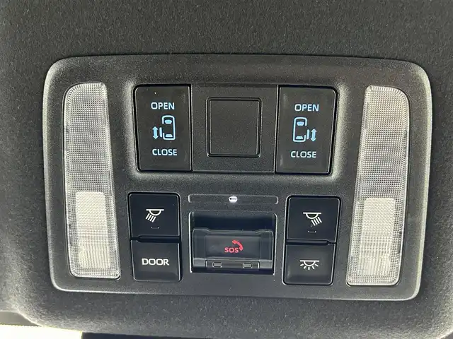 トヨタ ヴォクシー ハイブリッド S－Z 佐賀県 2022(令4)年 6.9万km アティチュードブラックマイカ 純正10.5インチディスプレイオーディオ/コネクティッドナビ対応/ディーラーオプションDVDキット/フルセグＴＶ/Bluetooth/CD/DVD/carplay/純正14インチフリップダウンモニター/シグネチャーイルミグリル/バックカメラ/衝突被害軽減システム/レーダークルーズコントロール/レーンアシスト/ブラインドスポットモニター/パーキングサポートブレーキ/ダウンヒルアシストコントロール/ロードサインアシスト/オートライト/オートマチックハイビーム/LEDヘッドライト/ＬＥＤフォグライト/クリアランスソアー/電動パーキング/ブレーキホールド/両側パワースライドドア/運転席・助手席シートヒーター/後席サンシェード/ハーフレザーシート/純正フロアマット/純正17インチアルミホイール/スマートキー/スペアキー×１