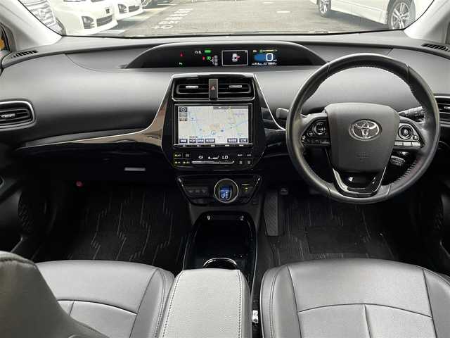 トヨタ プリウス ＰＨＶ S セーフティプラス 静岡県 2018(平30)年 5.9万km アティチュードブラックマイカ ワンオーナー/モデリスタエアロ/純正9インチナビ/フルセグTV/DVD/CD/SD/MSV/BT/バックカメラ/黒革調シートカバー/プリクラッシュセーフティ/レーンキープアシスト/オートハイビーム/レーダークルーズコントロール/クリアランスソナー/前後ドライブレコーダー/ステアリングスイッチ/ステアリングヒーター/前席シートヒーター /社外18インチAW/LEDヘッドライト/LEDフォグライト/ビルトインETC/スマートキー×2/充電ケーブル有り/保証書/R5点検記録簿有